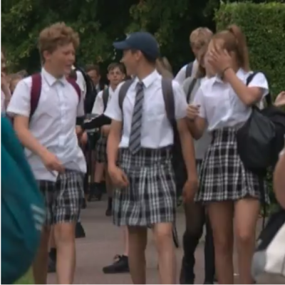 Boys in Britain wear skirts to protest school&#039;s dress code